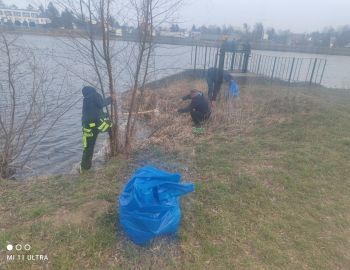 31-03-2022r Sprzątanie zalewu w Makowie Mazowieckim